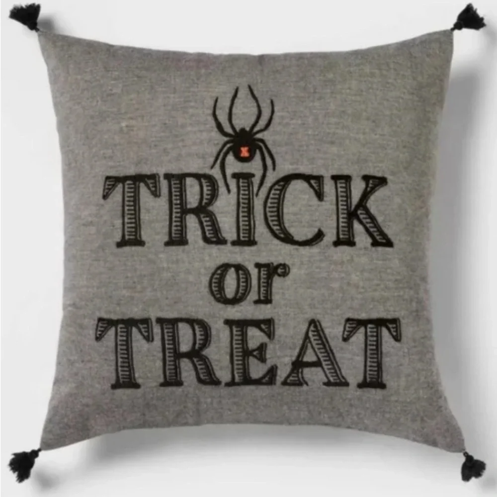 NWT 👻Huge Halloween Holiday Trick or Treat Toss Accent Pillow 18x18. Threshold